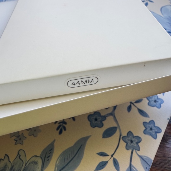 Apple Gold Stainless Steel Milanese Loop Band - Picture 2 of 4